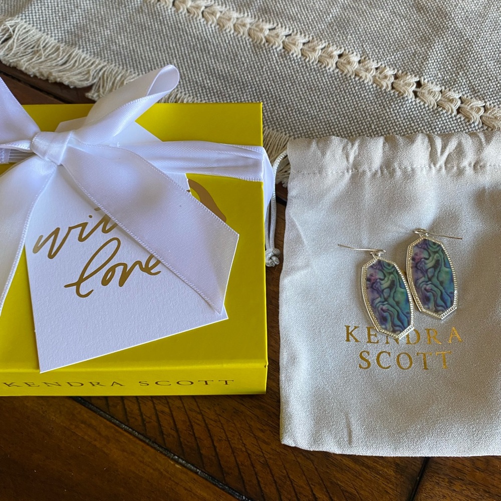 Gorgeous Kendra Scott Earrings!